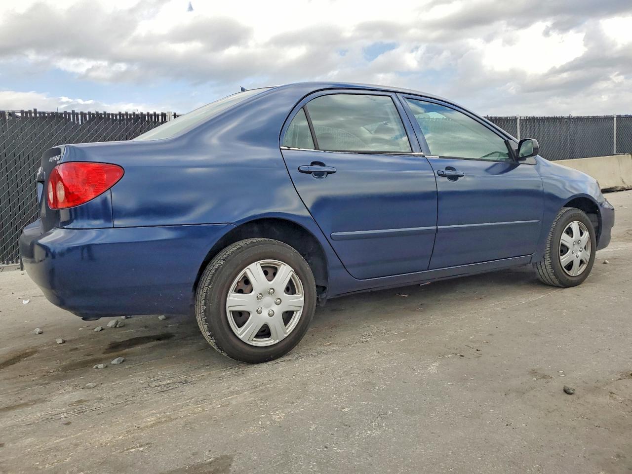 2005 Toyota Corolla Ce - Image 3