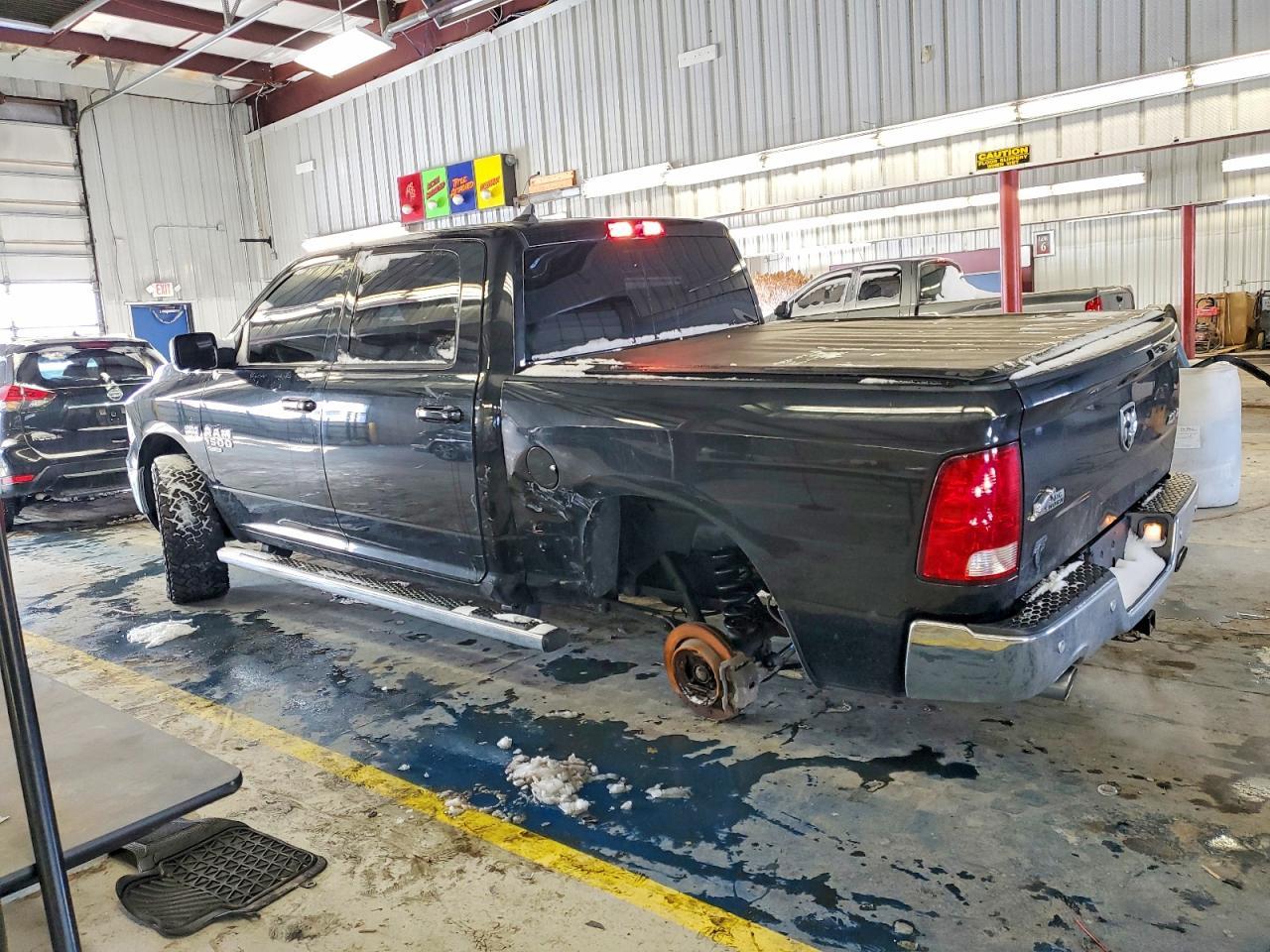 2019 Ram 1500 Classic Slt - Фото 2