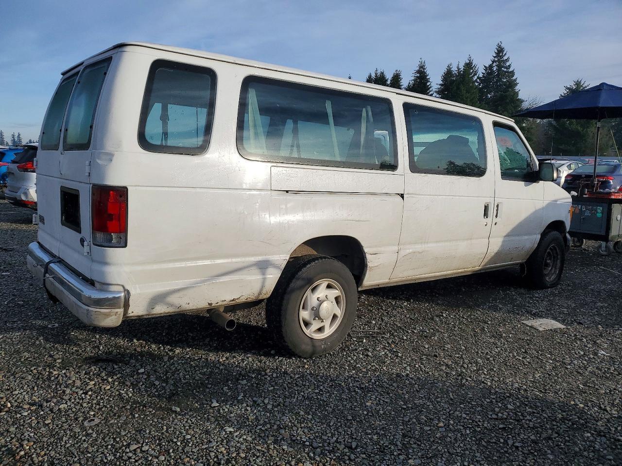 2002 Ford Econoline E350 Super Duty Wagon - Фото 3