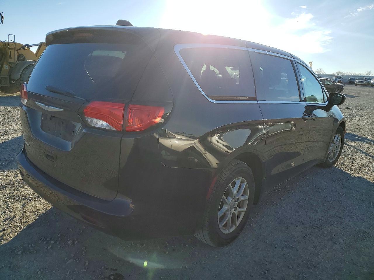 2017 Chrysler Pacifica Lx - Фото 3