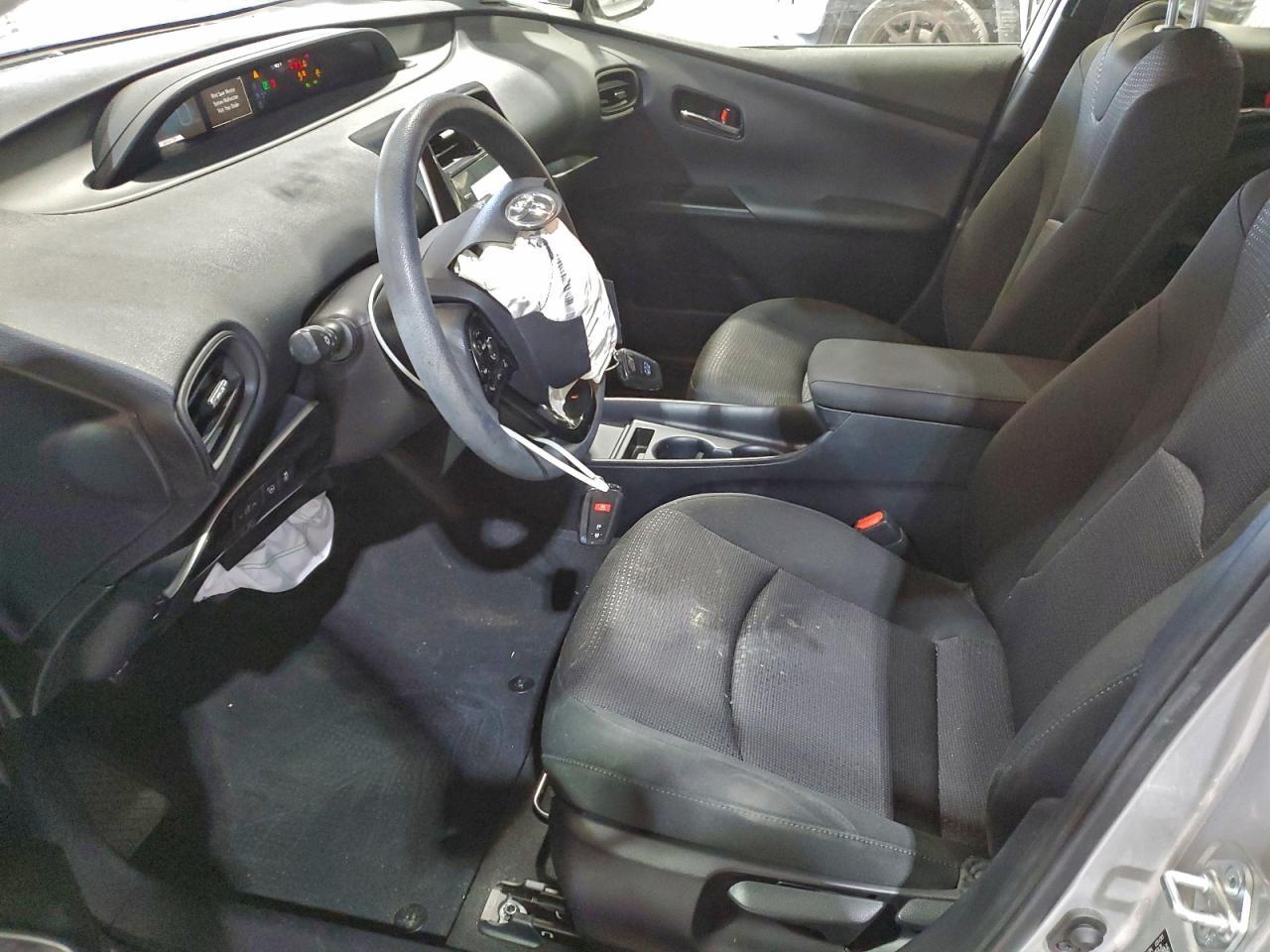 2020 Toyota Prius Le - Фото 7