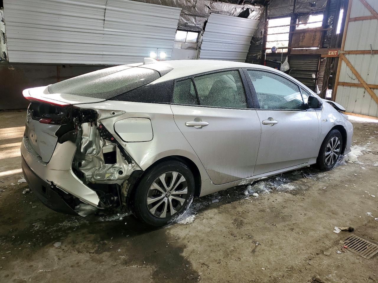 2022 Toyota Prius Prime Le - Image 3