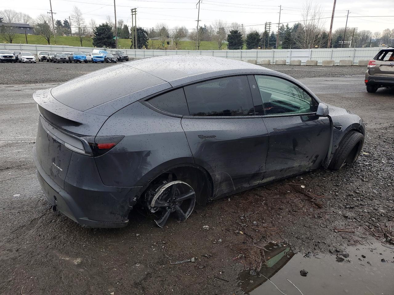 2026 Tesla Model Y - Фото 3
