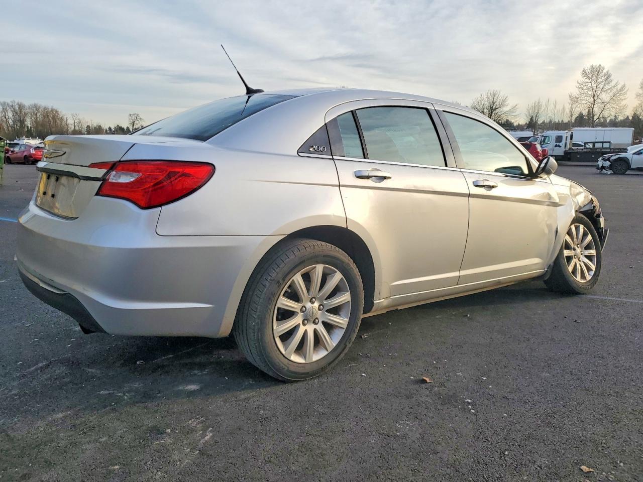 2011 Chrysler 200 Touring - Фото 3