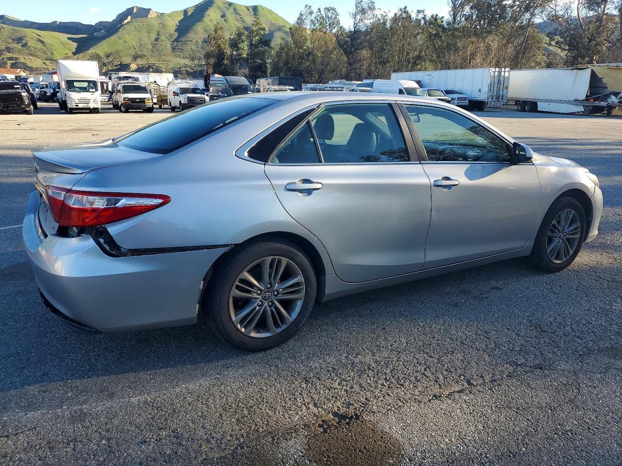 2017 Toyota Camry Le - Фото 3