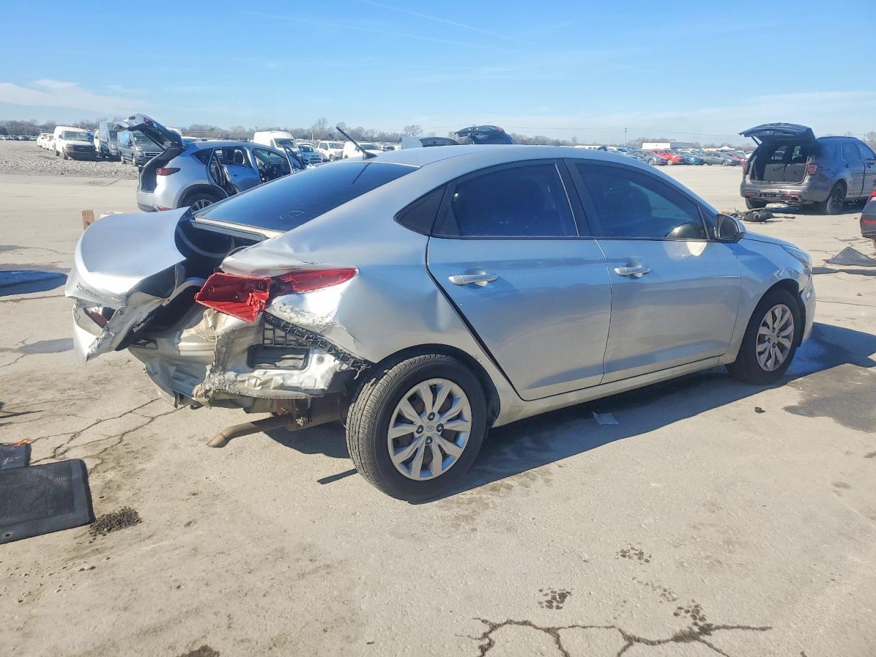 2018 Hyundai Accent Se - Фото 3