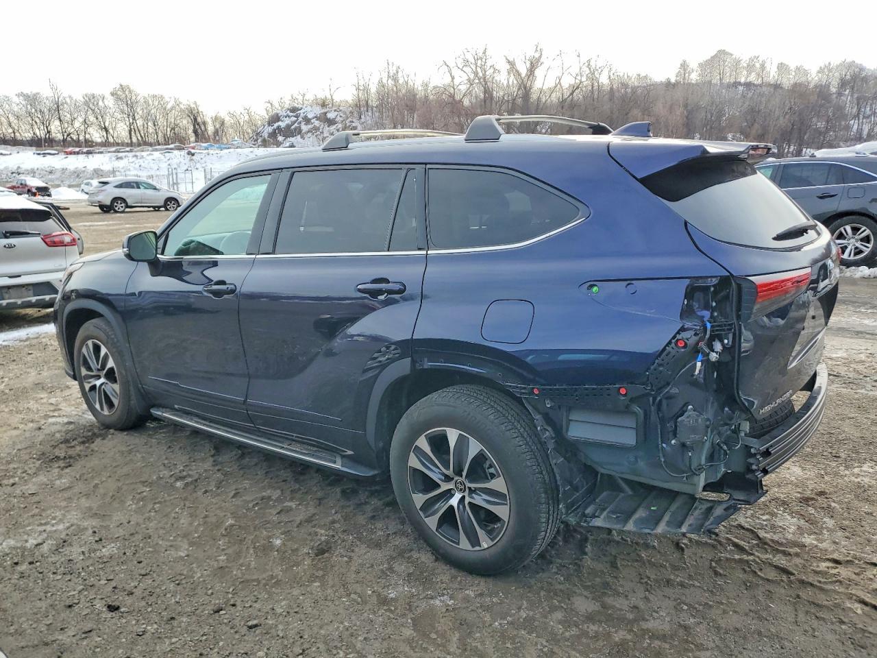 2022 Toyota Highlander Xle - Image 2