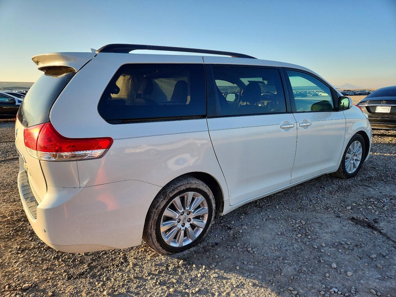 2011 Toyota Sienna Limited 7-Passenger - Фото 3