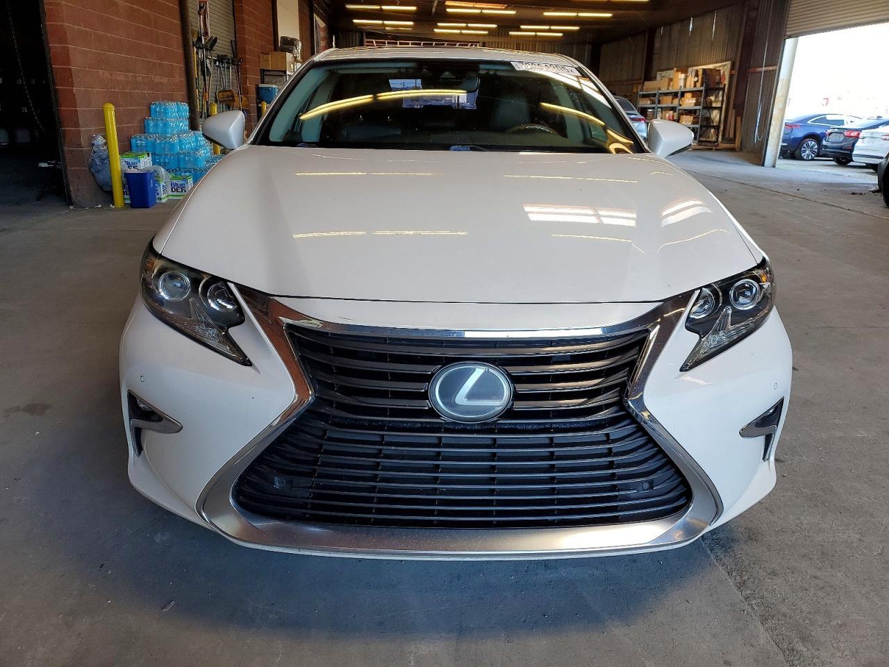 2016 Lexus Es 300H - Фото 5