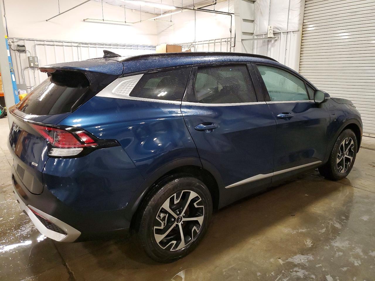 2024 Kia Sportage Ex - Image 3
