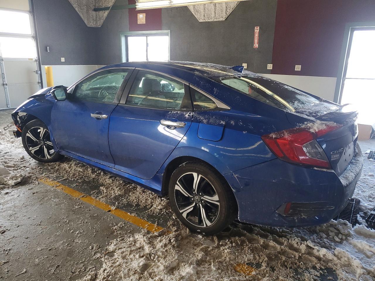 2016 Honda Civic Touring - Image 2