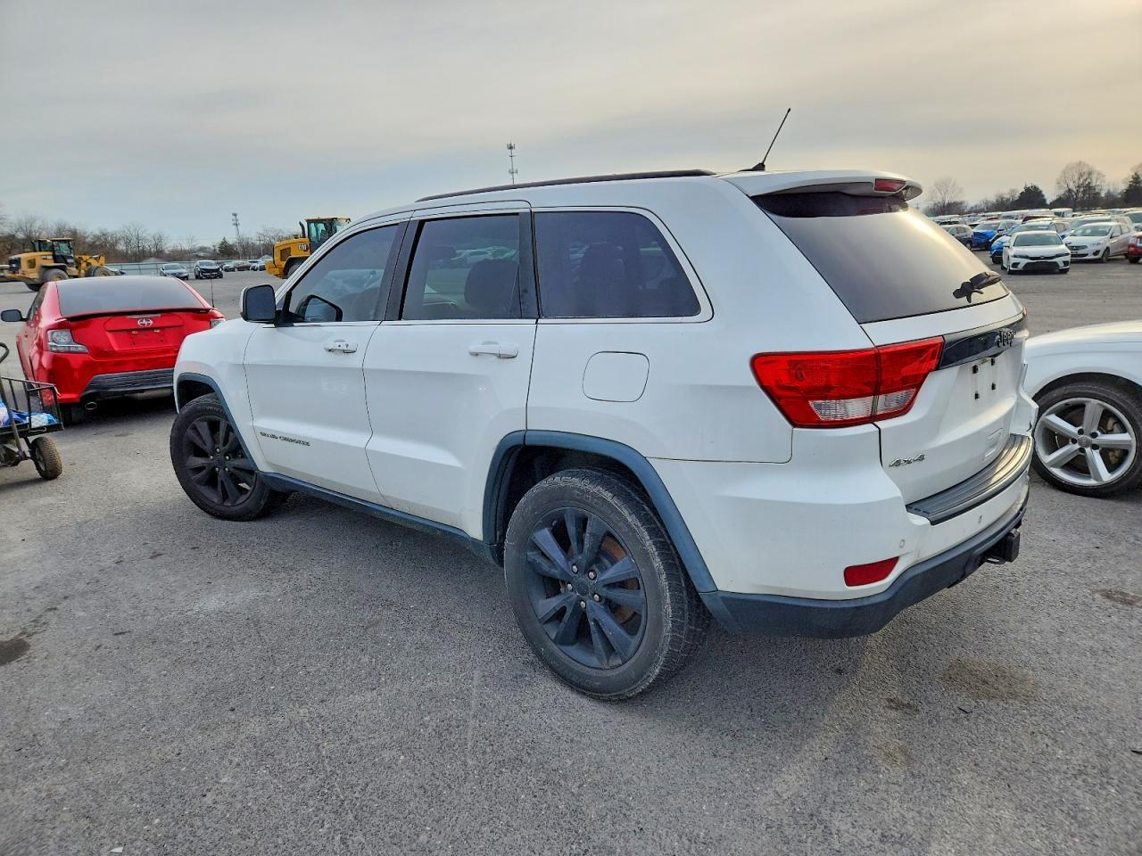 2013 Jeep Grand Cherokee Laredo - Image 2