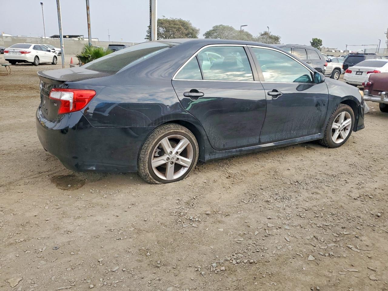 2014 Toyota Camry L - Image 3