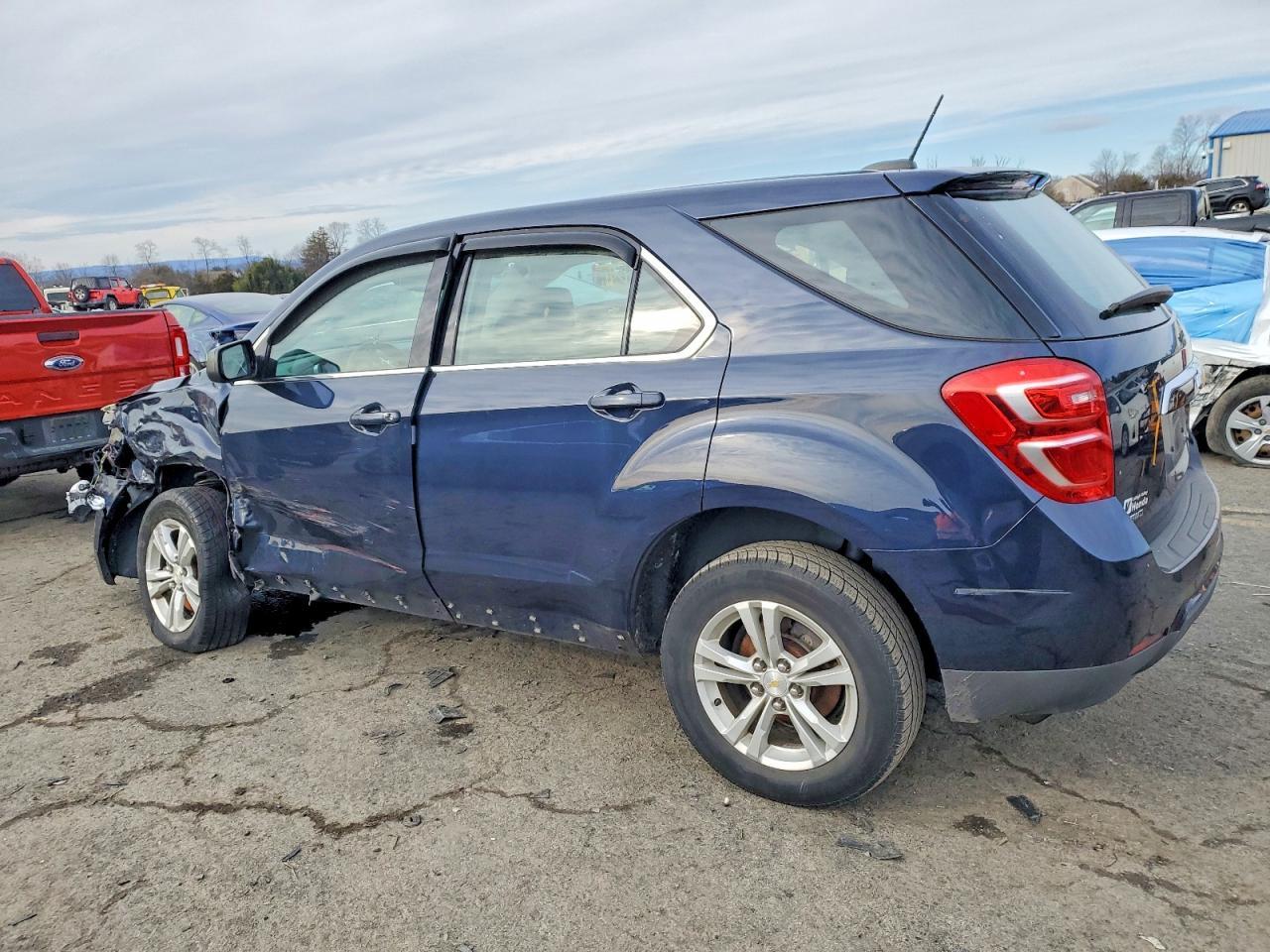 2016 Chevrolet Equinox Ls - Фото 2