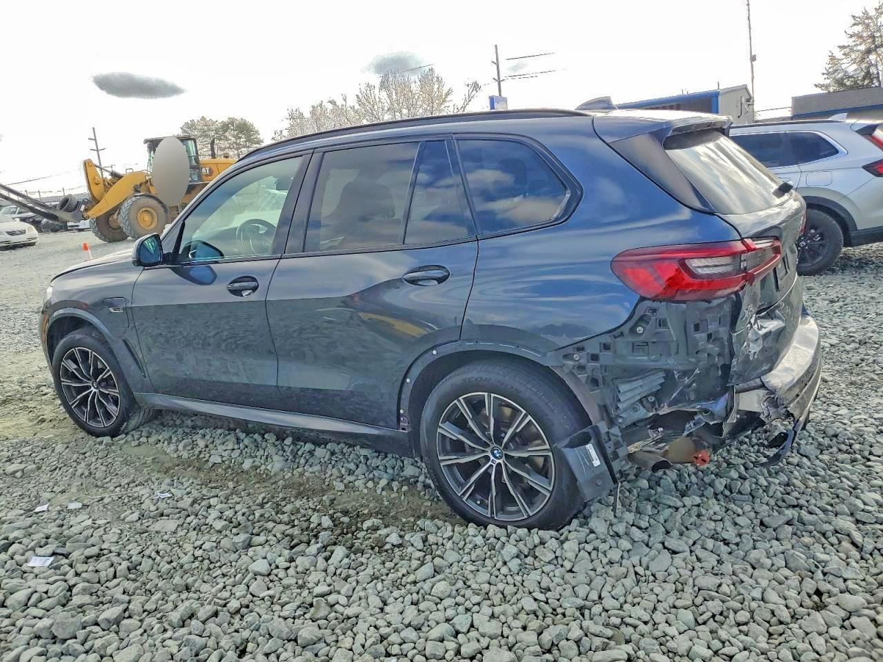 2022 BMW X5 xDrive45E - Image 2