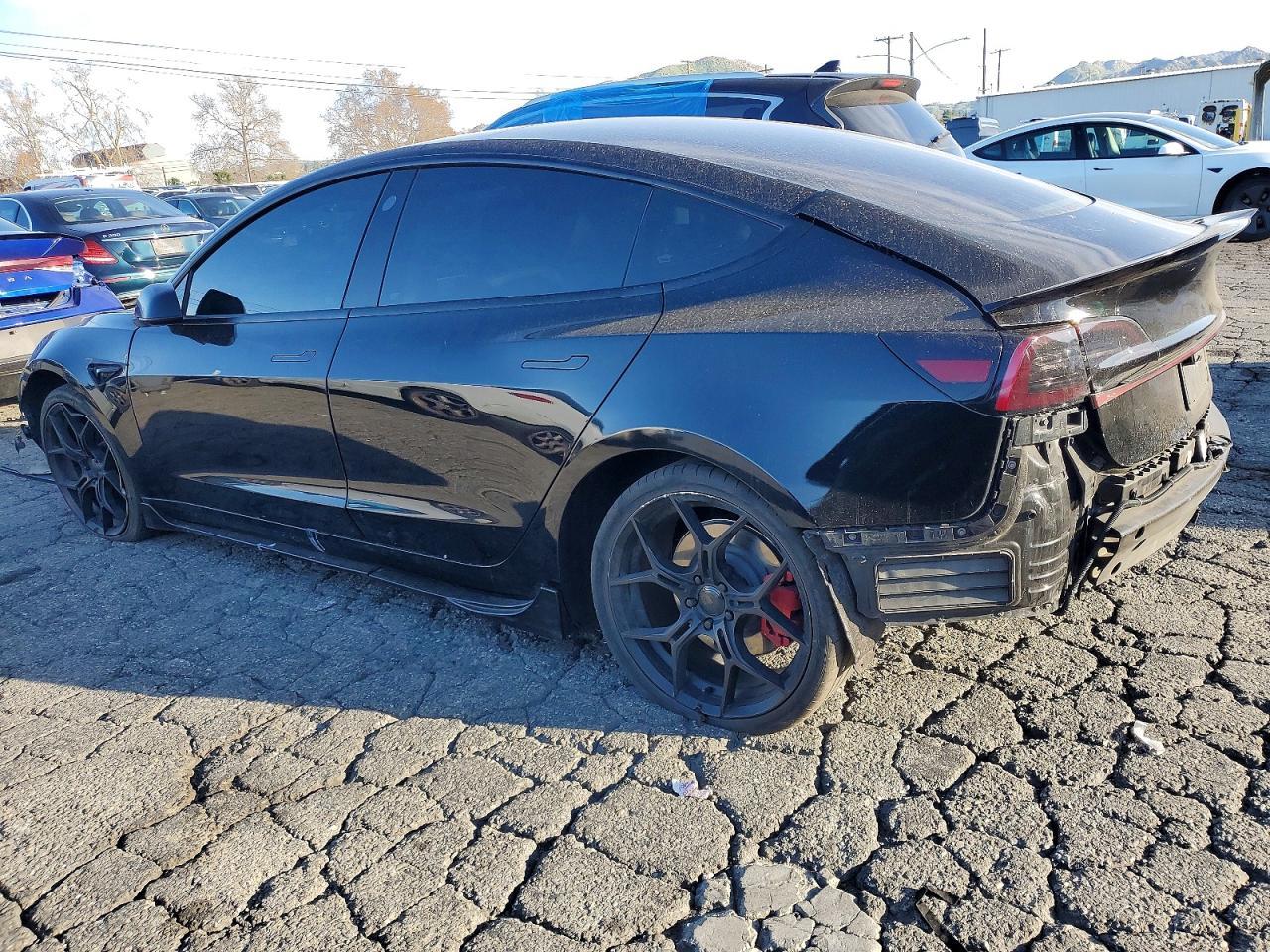 2022 Tesla Model 3 - Фото 2