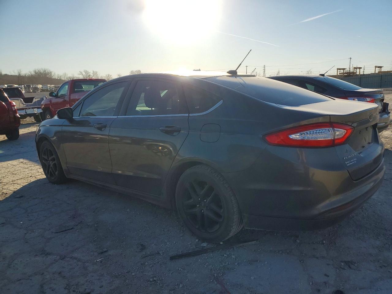 2015 Ford Fusion Se - Фото 2