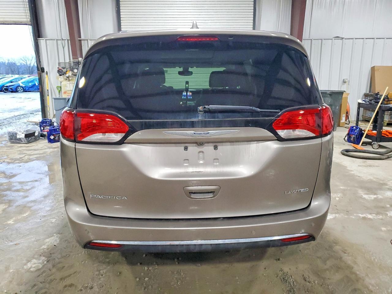 2017 Chrysler Pacifica Limited - Image 6