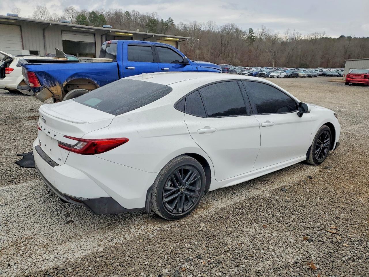 2025 Toyota Camry - Фото 3