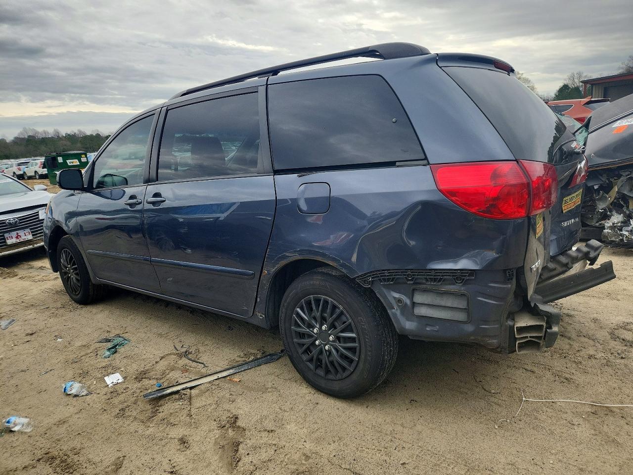 2009 Toyota Sienna Ce - Image 2