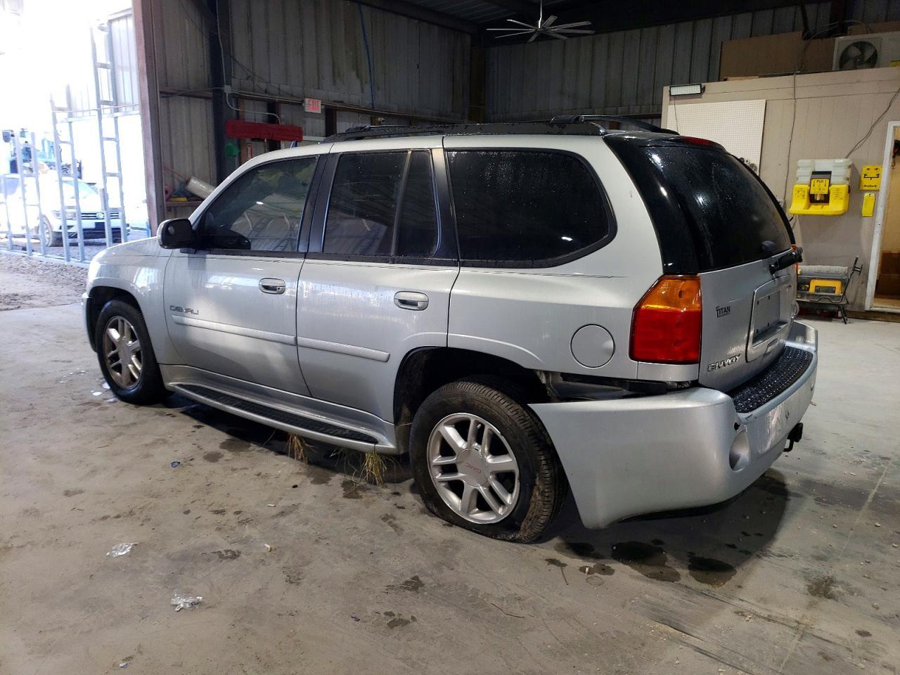 2008 GMC Envoy Denali - Image 2
