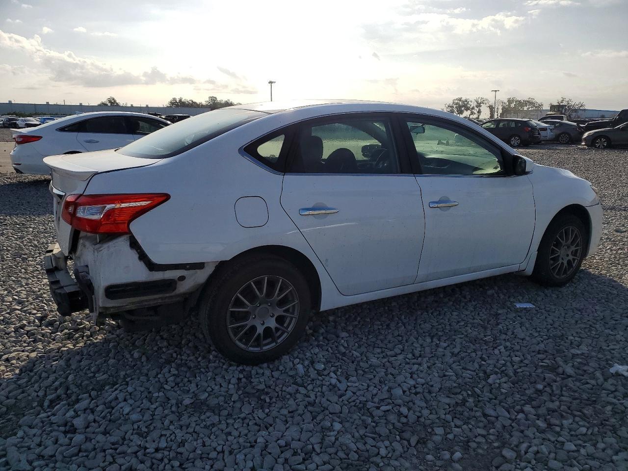 2018 Nissan Sentra S - Фото 3