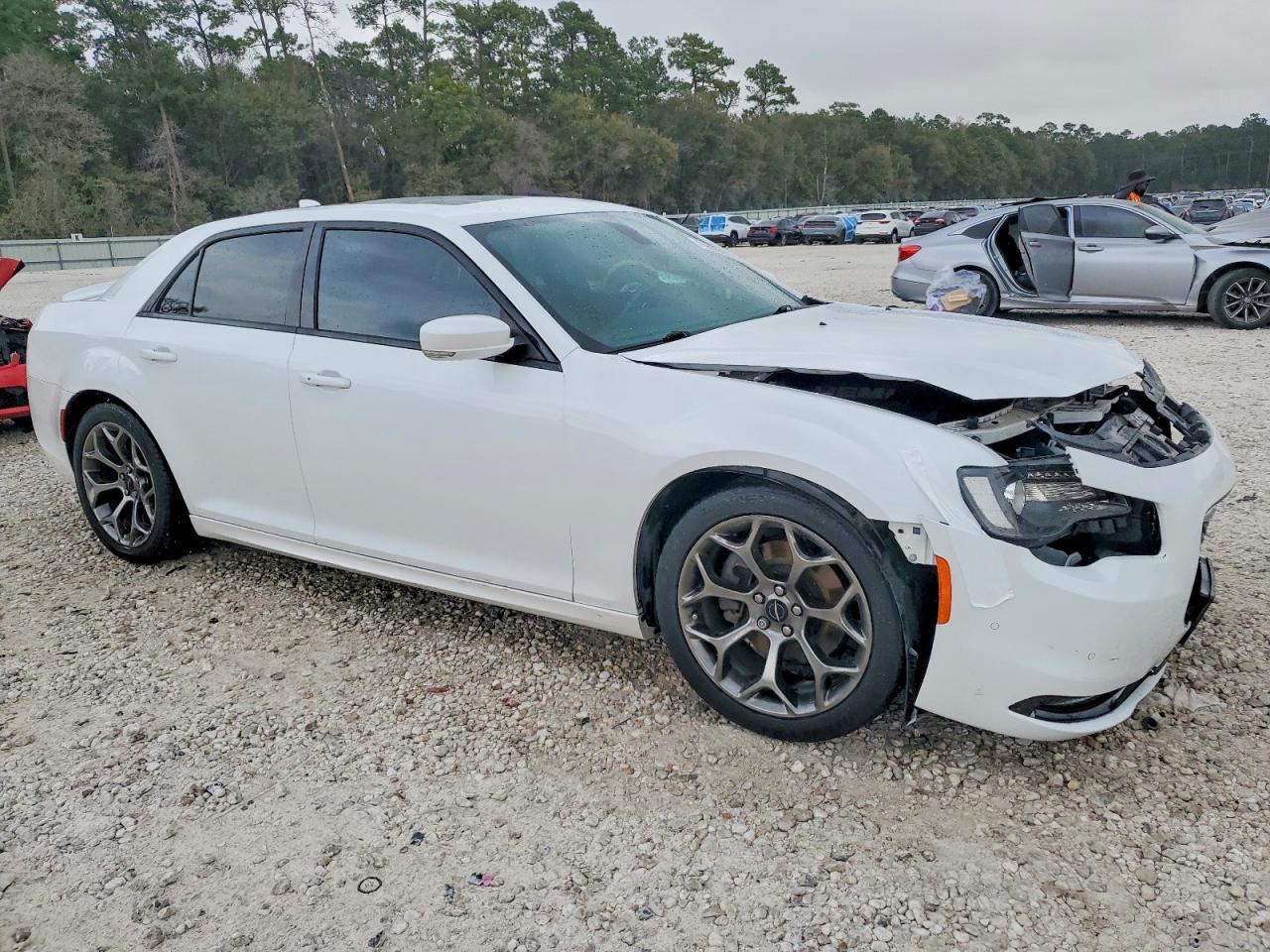 2016 Chrysler 300 S - Image 4