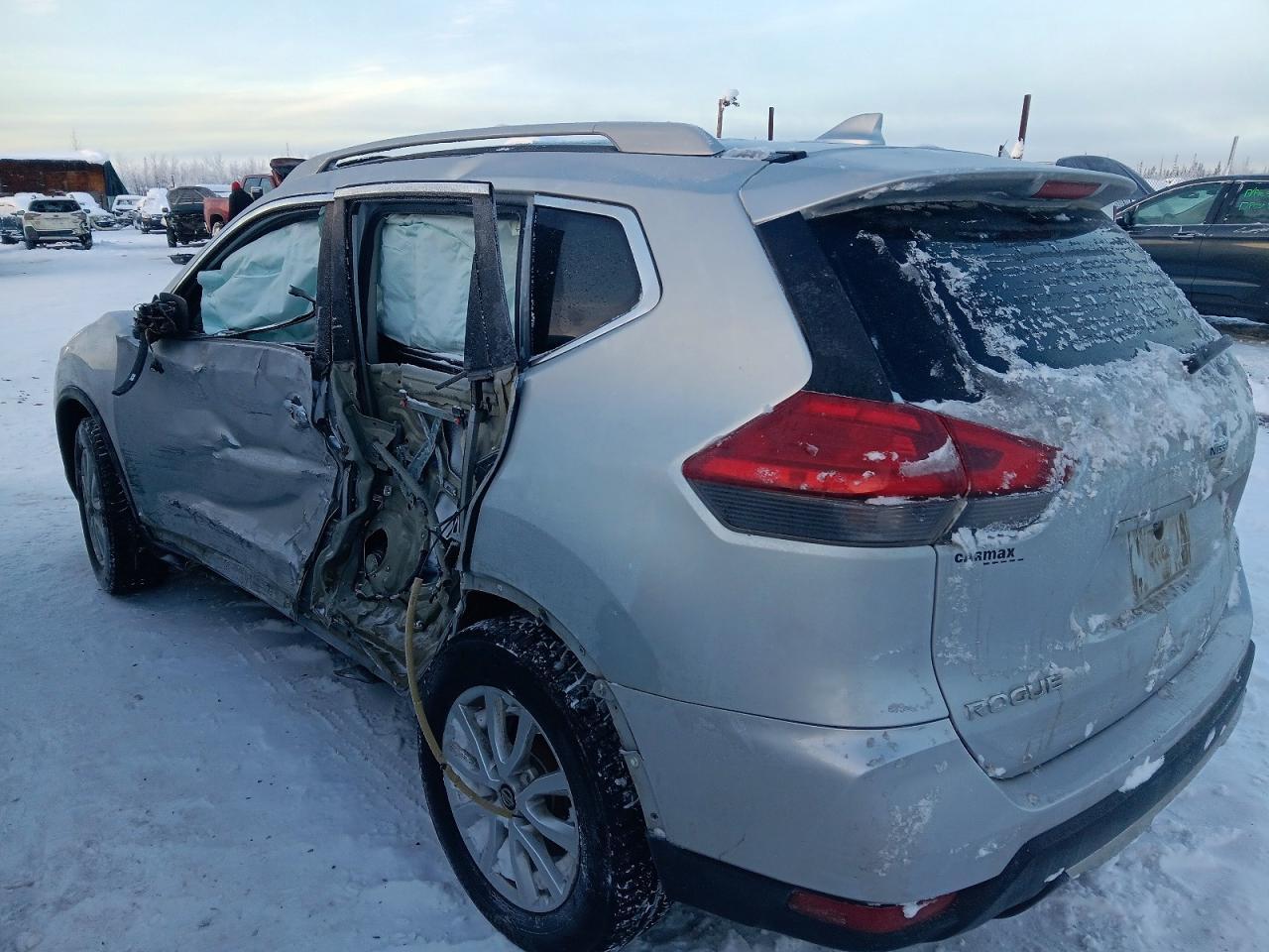 2017 Nissan Rogue Sv - Image 2