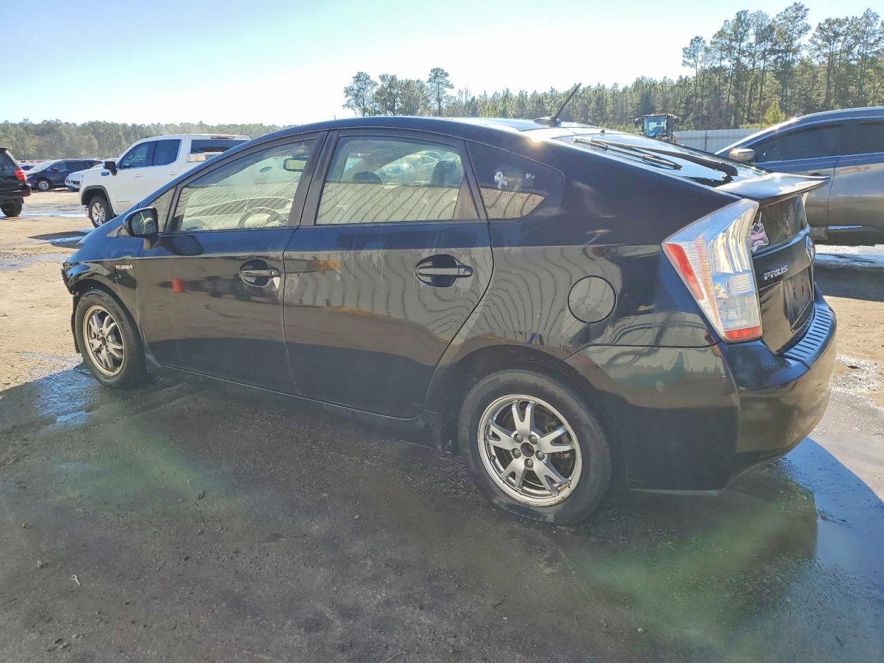2010 Toyota Prius Iv - Image 2
