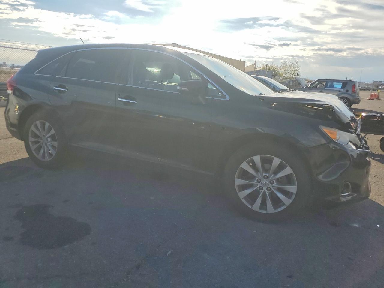 2014 Toyota Venza Le - Image 4