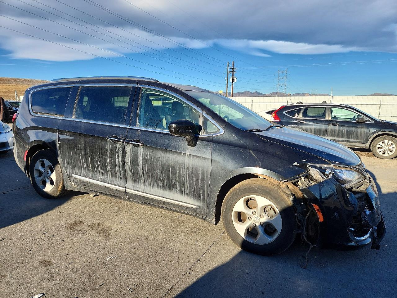 2017 Chrysler Pacifica Touring L Plus - Фото 4