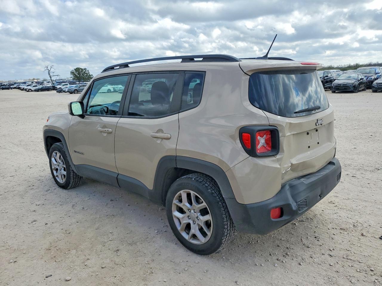 2016 Jeep Renegade Latitude - Image 2