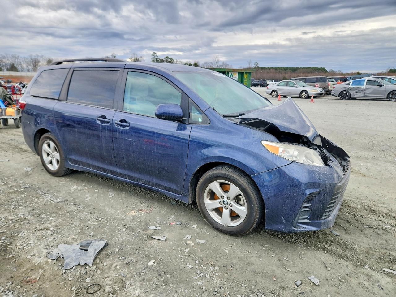 2018 Toyota Sienna Le - Фото 4