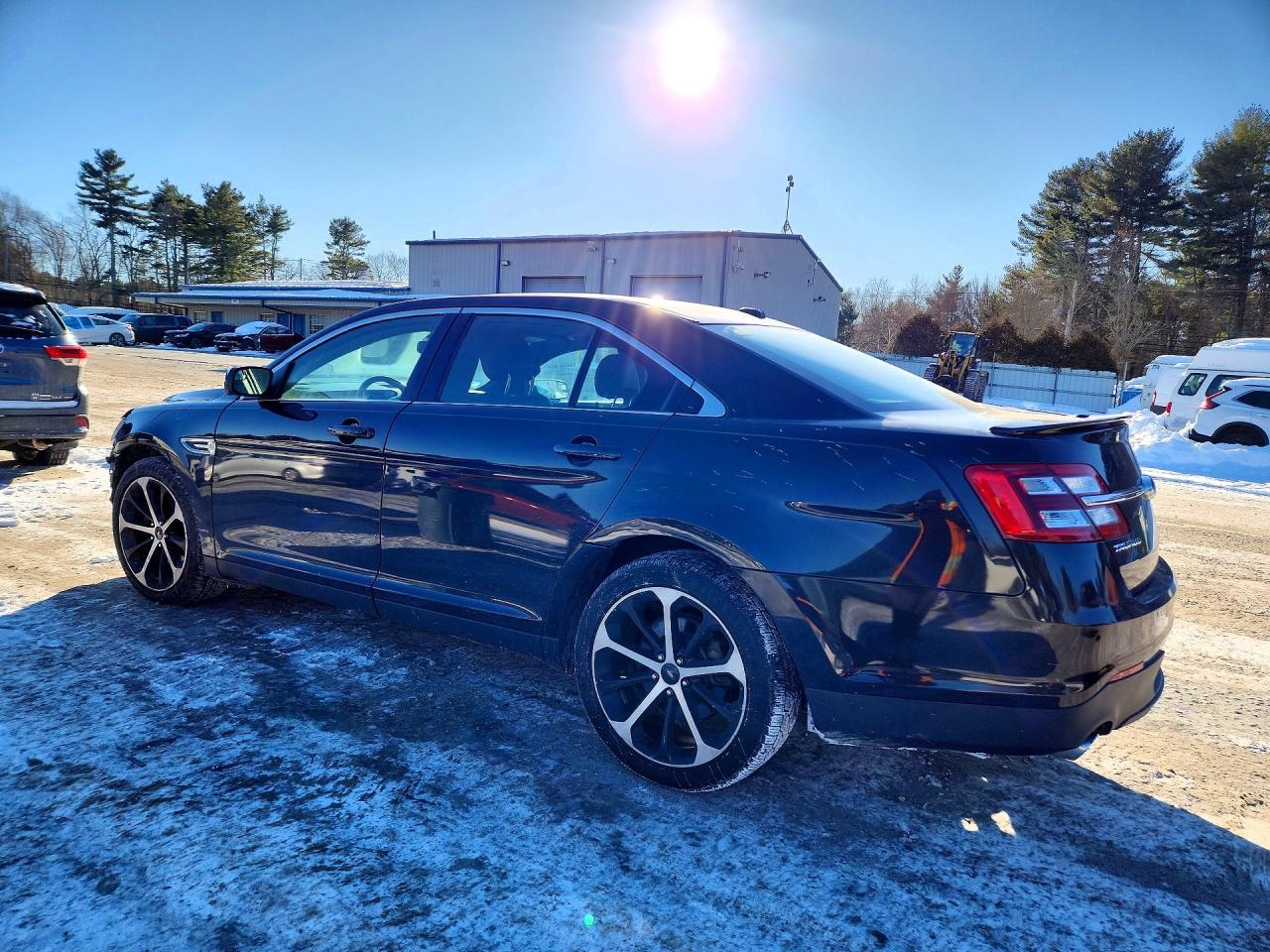 2015 Ford Taurus Sel - Image 2