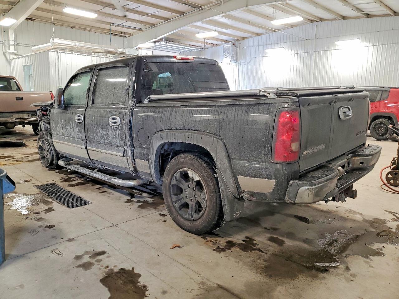 2005 Chevrolet Silverado K1500 - Image 2