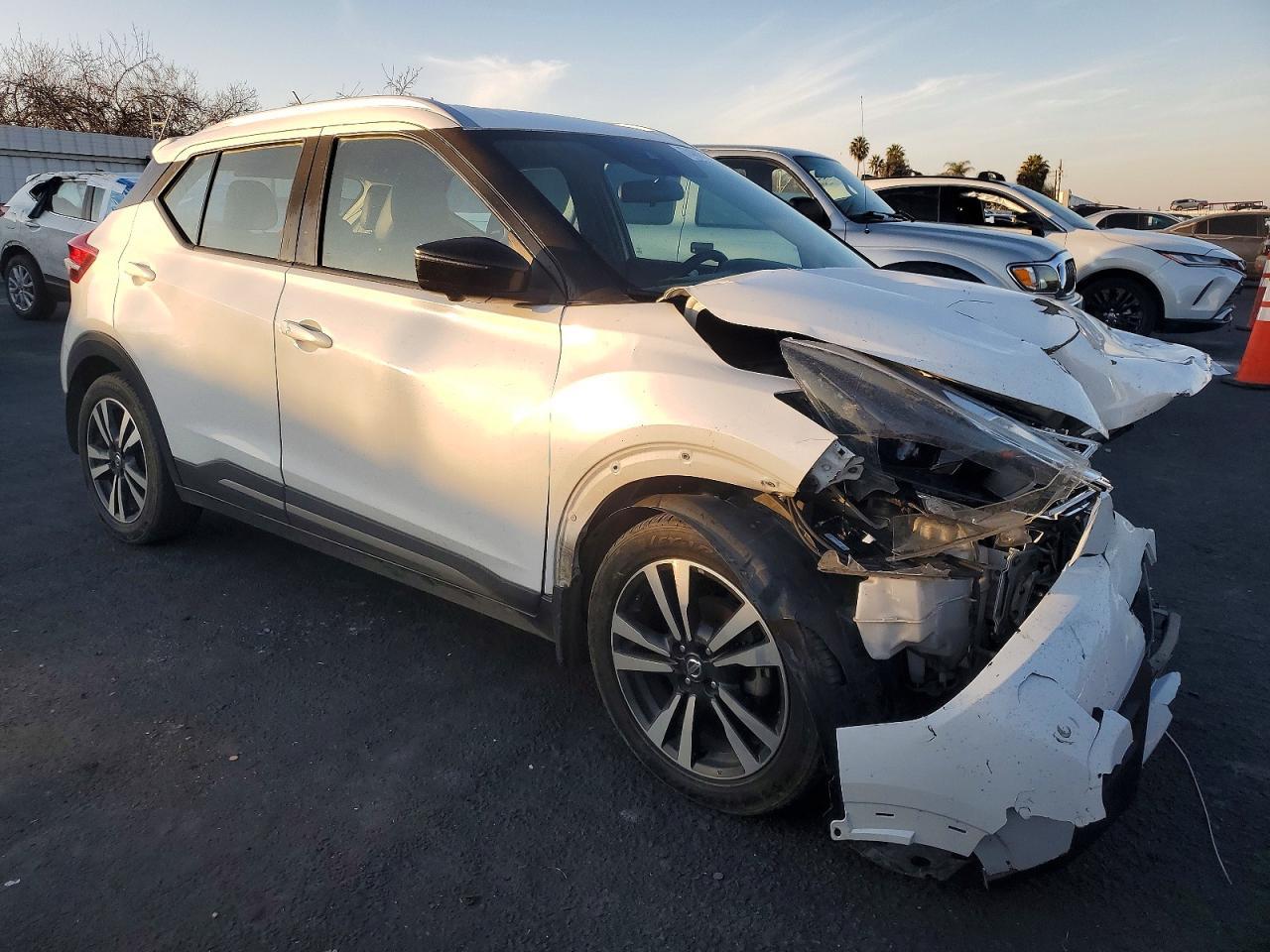 2020 Nissan Kicks Sr - Фото 4