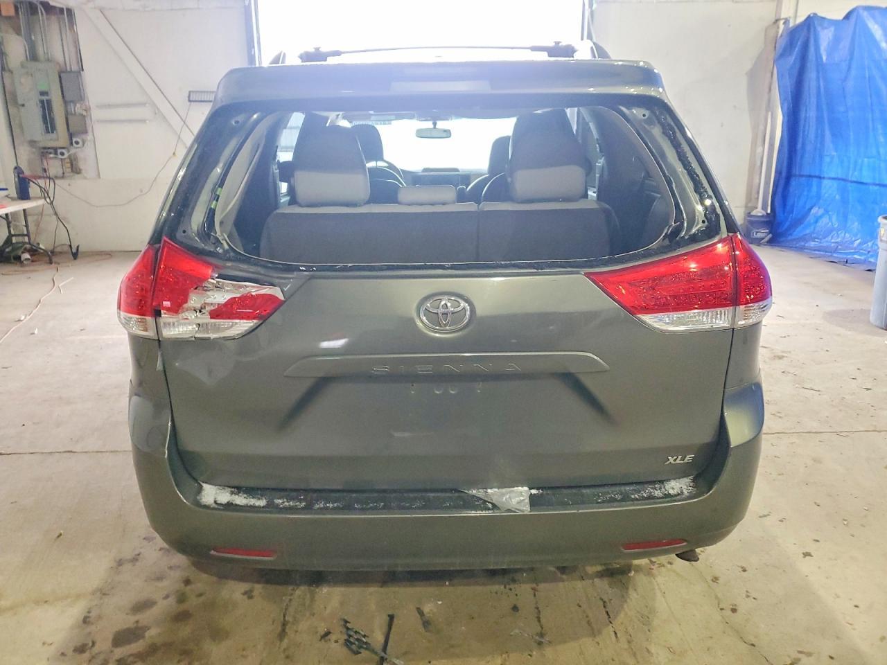 2012 Toyota Sienna Xle - Фото 6