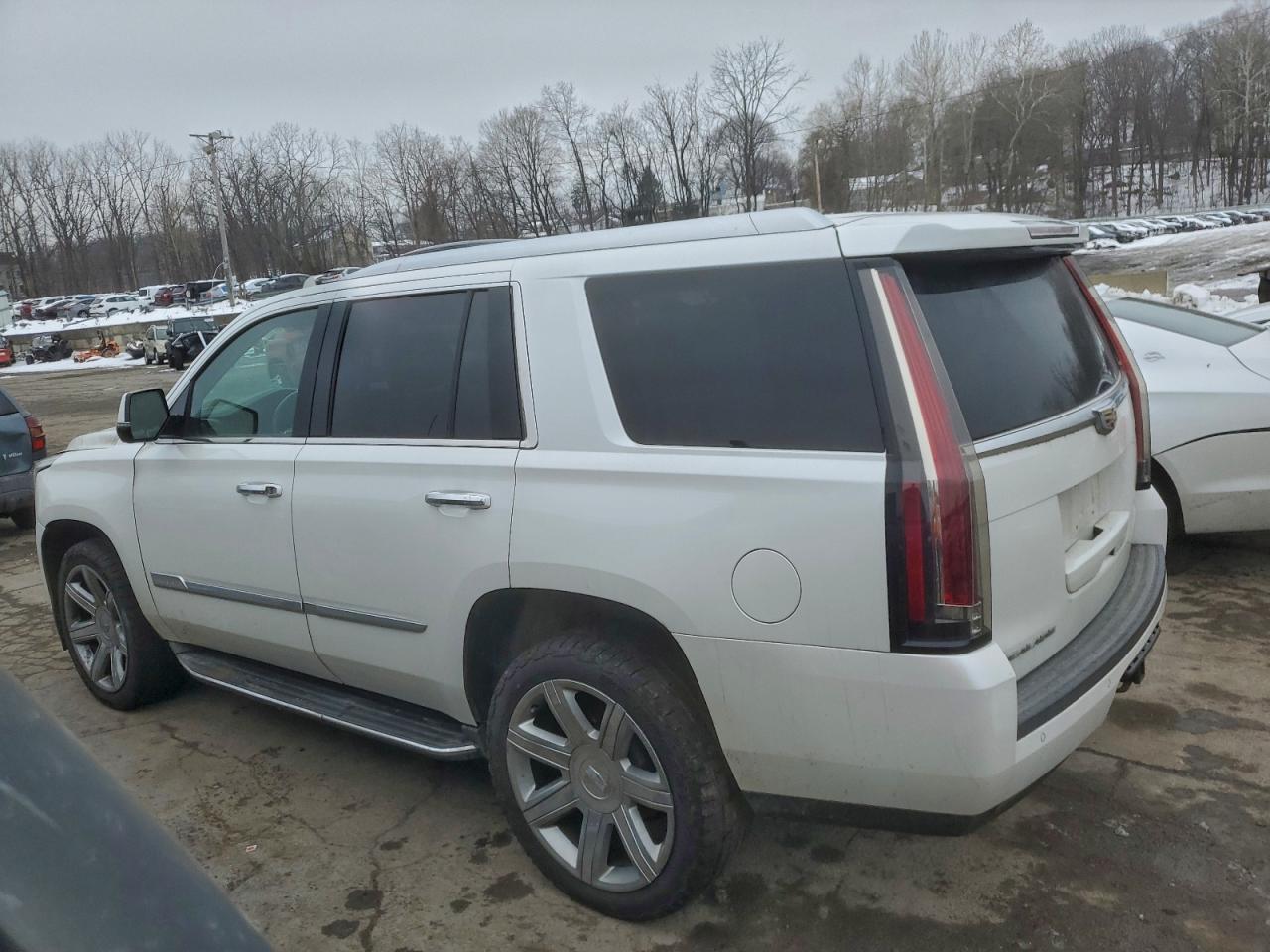 2016 Cadillac Escalade Luxury - Image 2