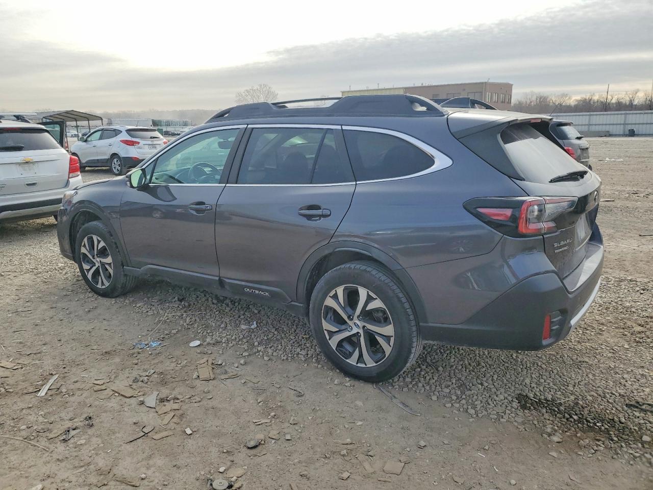 2020 Subaru Outback Limited - Фото 2