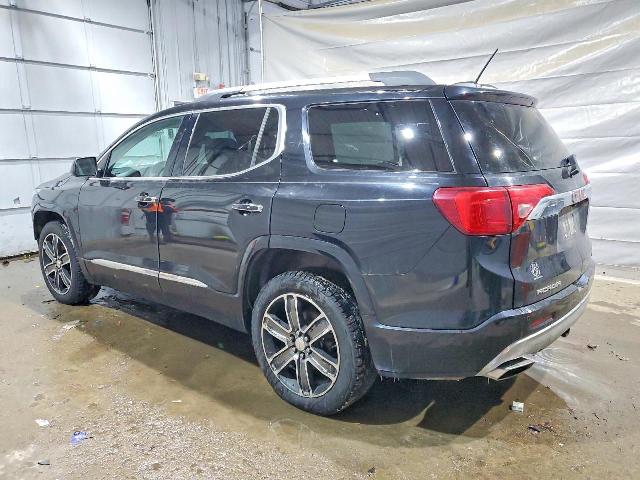 2017 GMC Acadia Denali - Фото 2