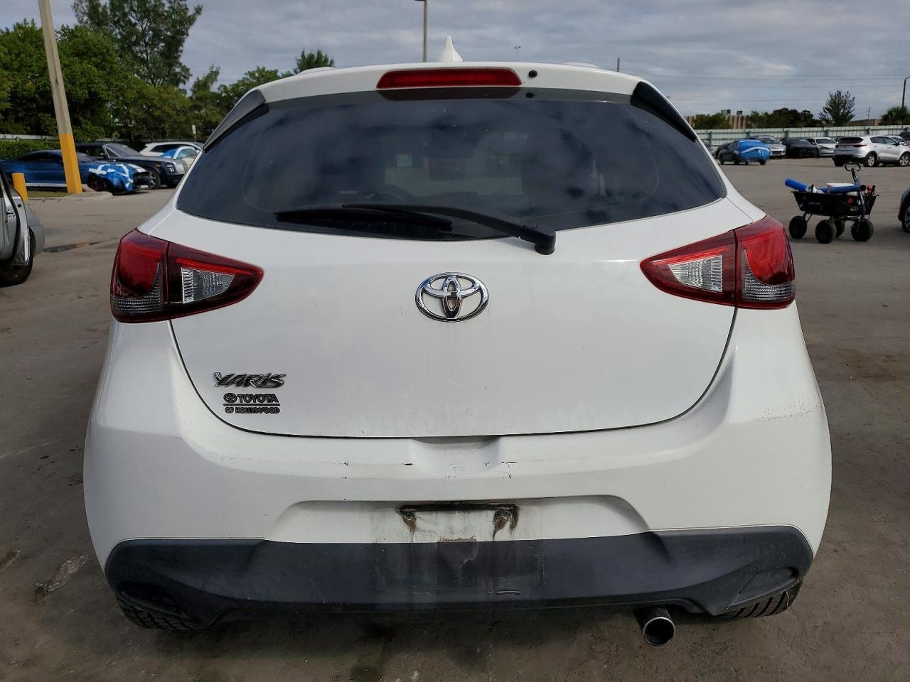 2020 Toyota Yaris Le - Image 6