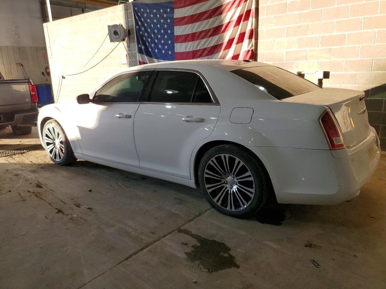 2012 Chrysler 300 S - Фото 2