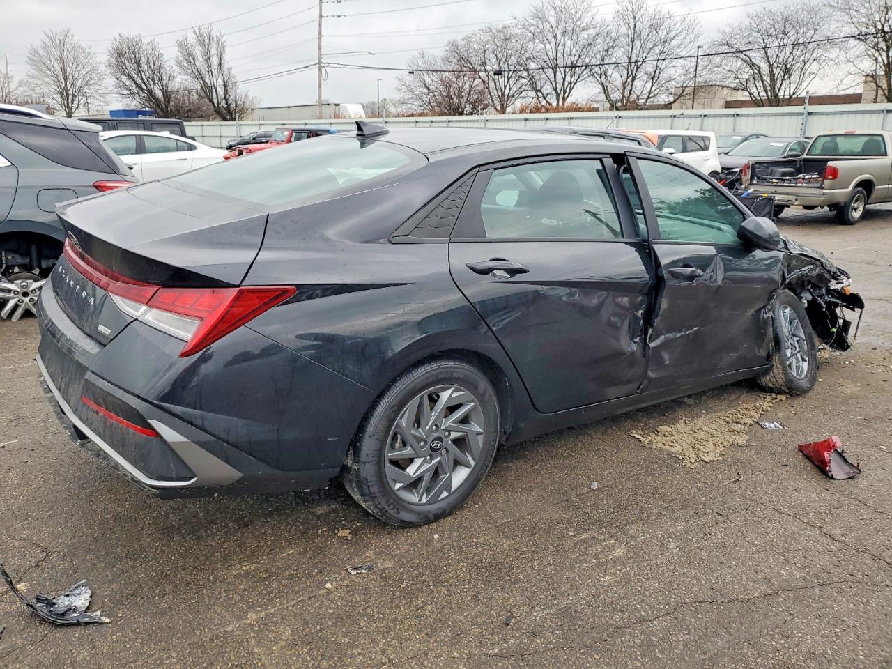 2024 Hyundai Elantra Blue - Image 3