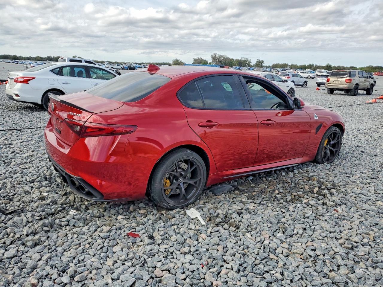 2018 Alfa Romeo Giulia Quadrifoglio - Фото 3