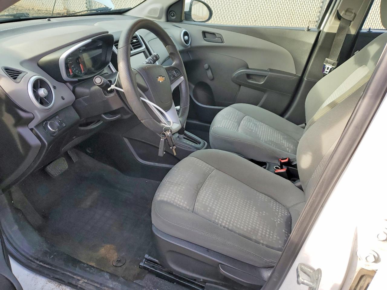 2017 Chev Sonic - Фото 7