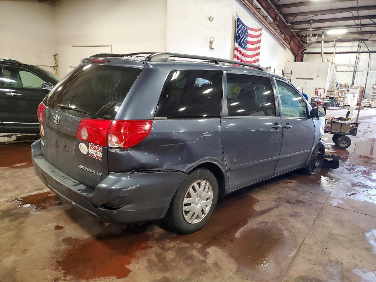 2009 Toyota Sienna Le 8-Passenger - Image 3