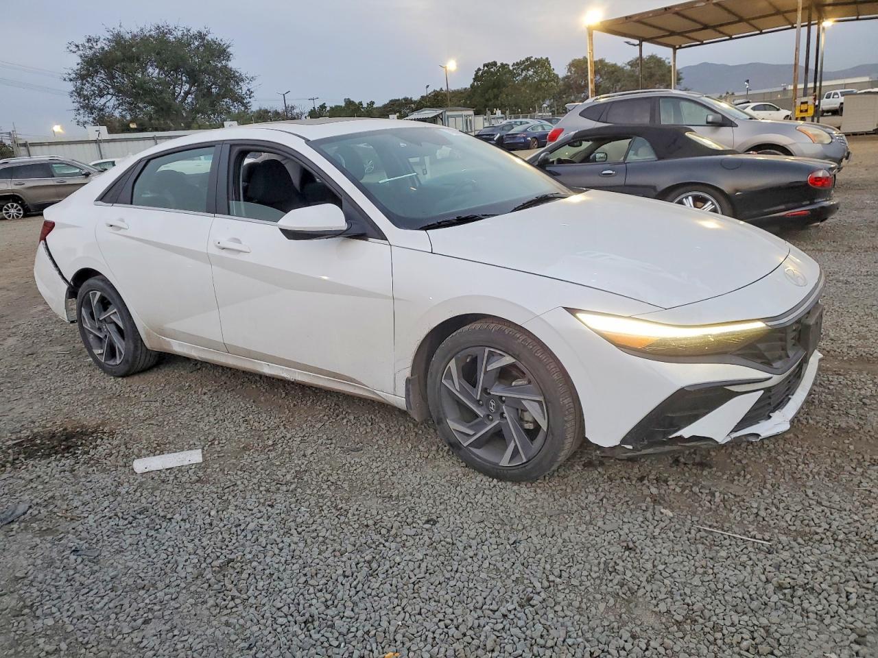 2025 Hyundai Elantra Sel - Фото 4