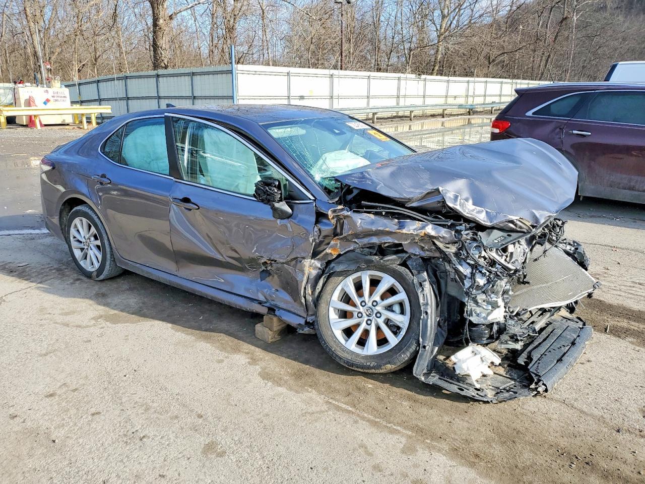 2022 Toyota Camry Le - Фото 4