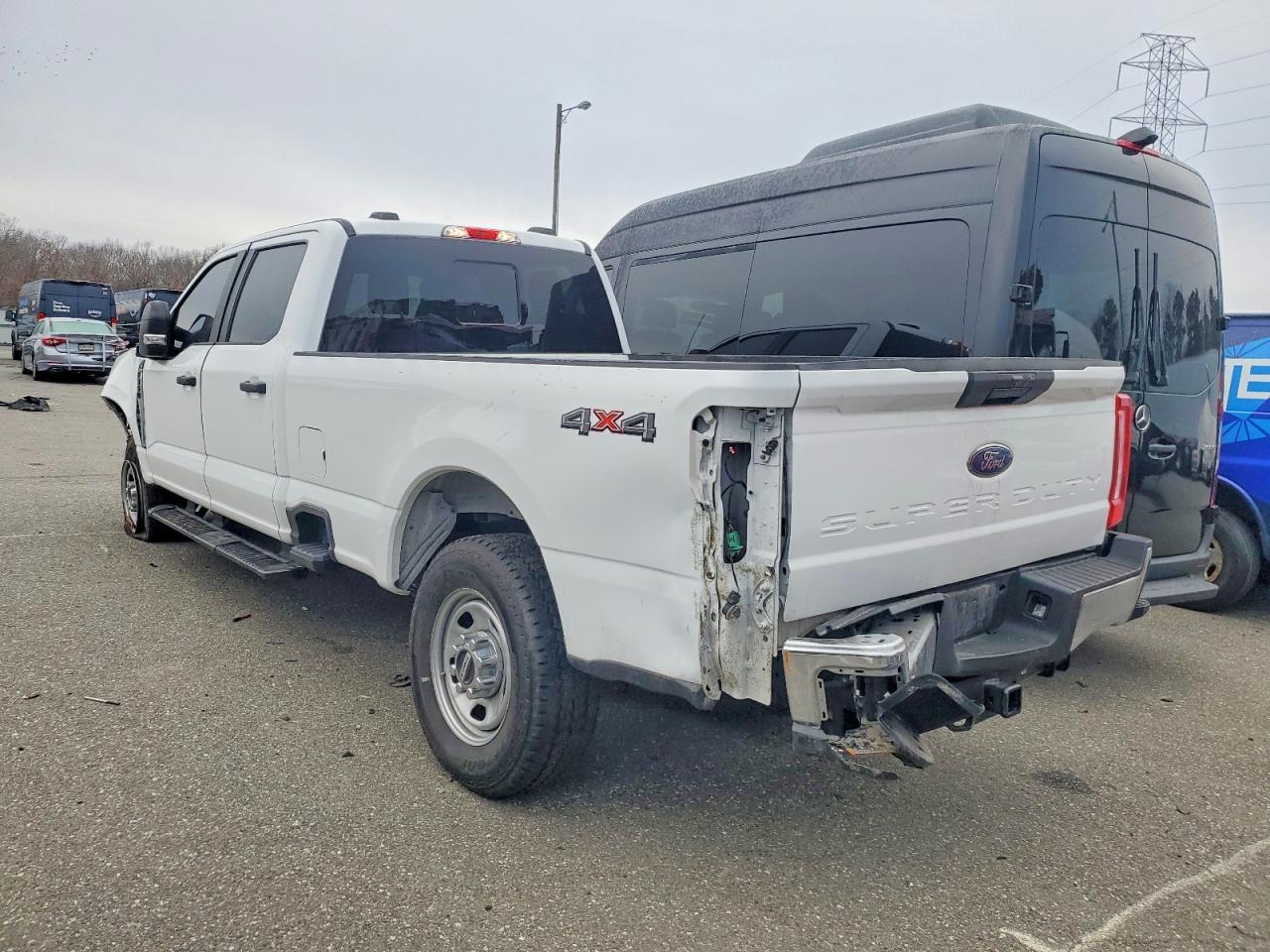 2023 Ford F350 Super Duty - Фото 2