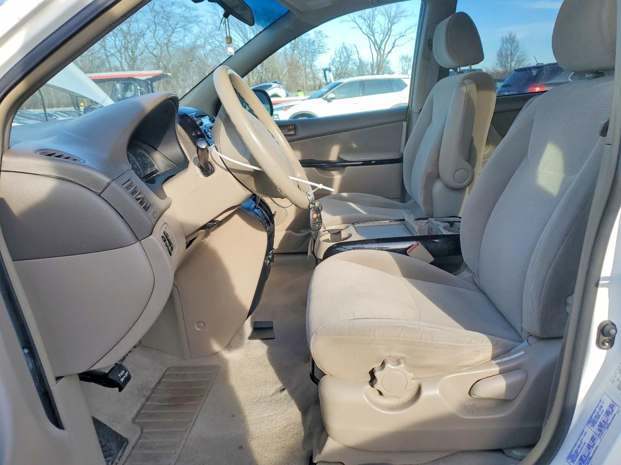 2004 Toyota Sienna Xle - Фото 7